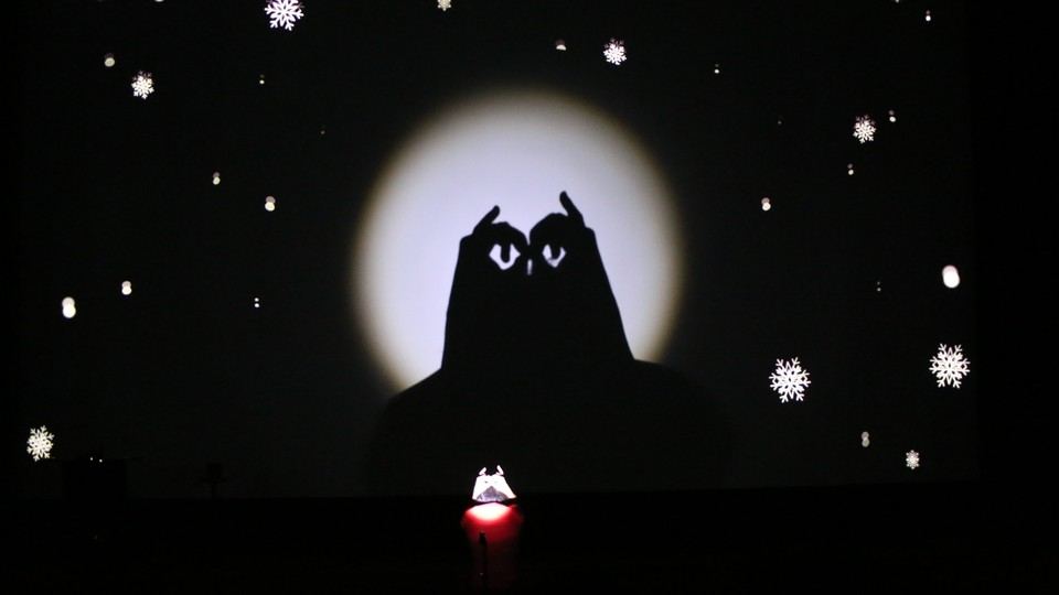 더 에코 그림자 공연 장면